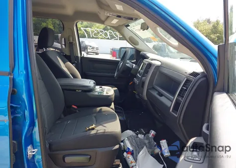 2019 Ram 1500 Classic Express 4X4 5'7 Box z USA, uszkodzony, nr VIN 1C6RR7KT9KS646780